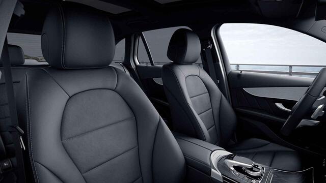 Mercedes-Benz GLC-KLASSE 250 4MATIC Premium | AMG | Panoramadak | Trekhaak | 360 graden camera | 20" lichtmetalen velgen |