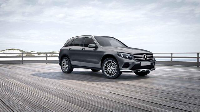 Mercedes-Benz GLC-KLASSE 250 4MATIC Premium | AMG | Panoramadak | Trekhaak | 360 graden camera | 20" lichtmetalen velgen |