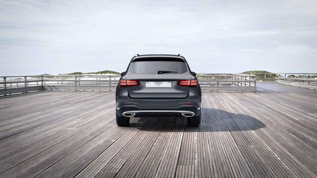 Mercedes-Benz GLC-KLASSE 250 4MATIC Premium | AMG | Panoramadak | Trekhaak | 360 graden camera | 20" lichtmetalen velgen |