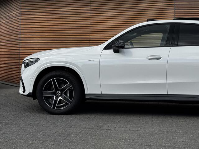 Mercedes-Benz GLC-KLASSE Coupé 300e 4MATIC AMG Line Panoramadak / Camera / Navigatie