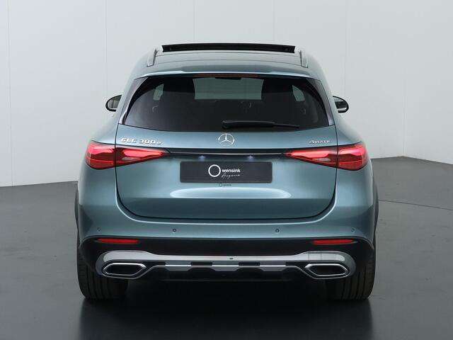 Mercedes-Benz GLC-KLASSE 300e 4MATIC Luxury Line | Panoramadak | Trekhaak | Winter pakket |