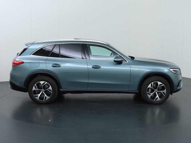 Mercedes-Benz GLC-KLASSE 300e 4MATIC Luxury Line | Panoramadak | Trekhaak | Winter pakket |