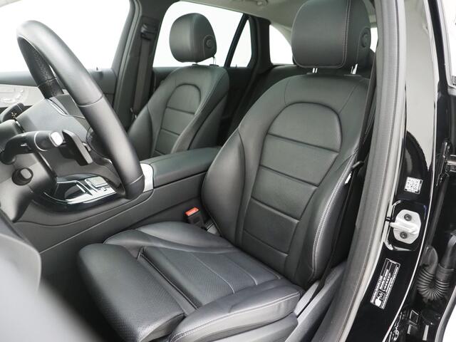 Mercedes-Benz GLC-KLASSE 300e 4MATIC Premium Night Black | Panoramadak | 360 | Keyless | Adaptive Cruise | Treeplanken | Carplay