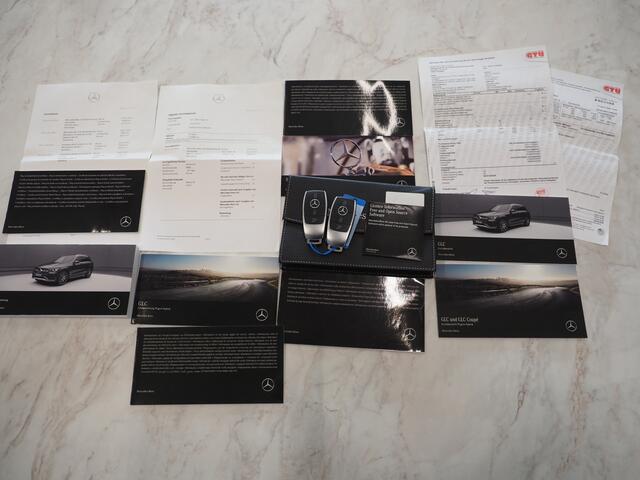 Mercedes-Benz GLC-KLASSE 300e 4MATIC Premium Night Black | Panoramadak | 360 | Keyless | Adaptive Cruise | Treeplanken | Carplay