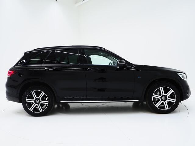 Mercedes-Benz GLC-KLASSE 300e 4MATIC Premium Night Black | Panoramadak | 360 | Keyless | Adaptive Cruise | Treeplanken | Carplay