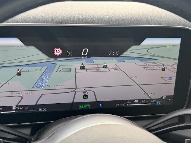 Mercedes-Benz GLC-KLASSE 300e 4MATIC AVANTGARDE line l MBUX l Niveau Regeling l LED adaptief l Sfeerverlichting l Elektr. bed. achterklep l Stoelverwarming l Smartphone integratiepakket l Parkeerpakket l Draadloos opladen voor telefoon l Airconditioning lSpiegel pakket l Camera l