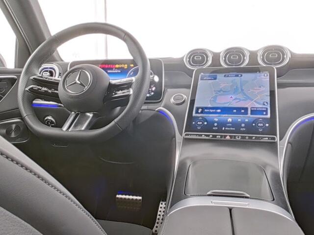 Mercedes-Benz GLC-KLASSE 300 e 4MATIC AMG Plug-In Hybride AMG line | Night Pakket | Panorama Schuif-Kanteldak | 20" multispaaks lichtmetalen AMG velgen | 360° camera. Inclusief 24 maanden MB Certified garantie voor Europa.