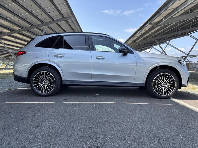 Mercedes-Benz GLC-KLASSE 300e 4MATIC Sport Edition | Night | Panoramadak | Sfeerverlichting | Digital light | 360 camera | Stoelverwarming |