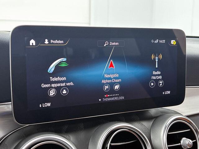 Mercedes-Benz GLC-KLASSE 300e 4MATIC Business Solution AMG Panoramadak Navigatie Camera Parkeersensoren Cruise Control Stoelverwarming Virtual Cockpit LED Ambiente verlichting Leder
