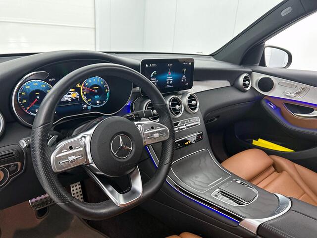 Mercedes-Benz GLC-KLASSE 300e 4MATIC Business Solution AMG Panoramadak Navigatie Camera Parkeersensoren Cruise Control Stoelverwarming Virtual Cockpit LED Ambiente verlichting Leder