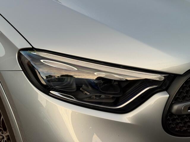 Mercedes-Benz GLC-KLASSE 300E 4MATIC AMG LINE Panodak 20 Inch Digital Light