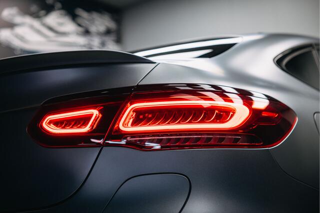 Mercedes-Benz GLC-KLASSE Coupé 300e 4MATIC Business Solution AMG | Grijs matte | Trekhaak | Stoelverwarming voor & achter |