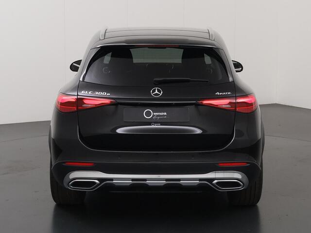 Mercedes-Benz GLC-KLASSE 300e 4MATIC Luxury Line | Rijassistentiepakket | Winter pakket | Trekhaak | 360 camera | Sfeerverlichting |