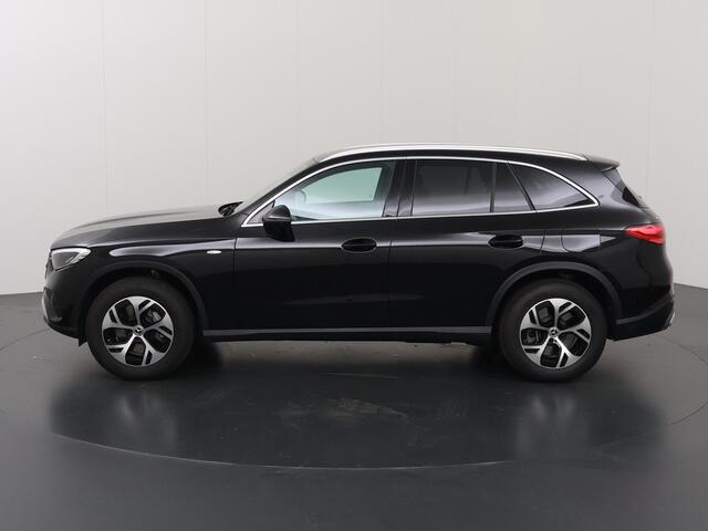 Mercedes-Benz GLC-KLASSE 300e 4MATIC Luxury Line | Rijassistentiepakket | Winter pakket | Trekhaak | 360 camera | Sfeerverlichting |