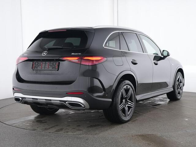 Mercedes-Benz GLC-KLASSE 300 e 4MATIC AMG Plug-In Hybride AMG Line | Trekhaak | Digital Licht | 20 Inch AMG Velgen | Stuur en Stoelverwarming.