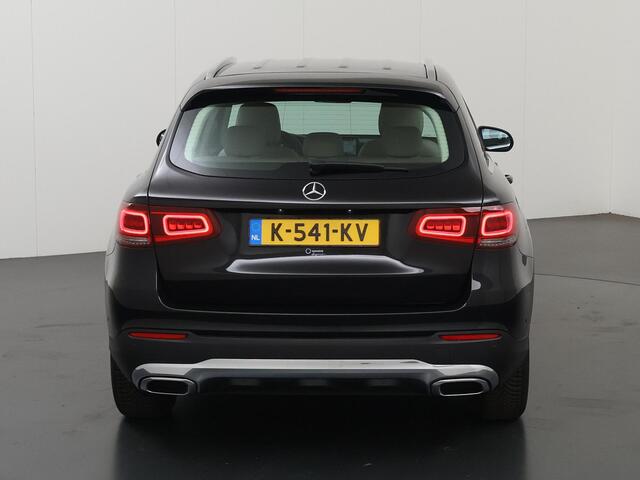 Mercedes-Benz GLC-KLASSE 200 4MATIC Premium | Treeplanken | Stoelverwarming | Widescreen | Multibeam |