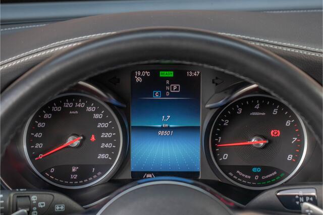 Mercedes-Benz GLC-KLASSE 300 4MATIC AMG Line, Panoramadak, Carplay, Stoelverwarming, Keyless, Trekhaak, Leder, Camera, Full LED.