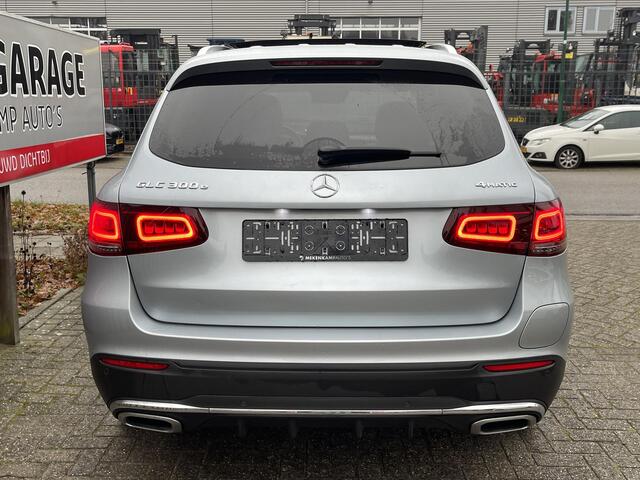 Mercedes-Benz GLC-KLASSE 300e 4MATIC AMG Line 19"/Panoramadak/Dodehoek/Adaptieve cruise/Keyless/Burmester/Matrix LED/Apple Carplay & Android Auto/Stoelverwarming/Elektrische klep