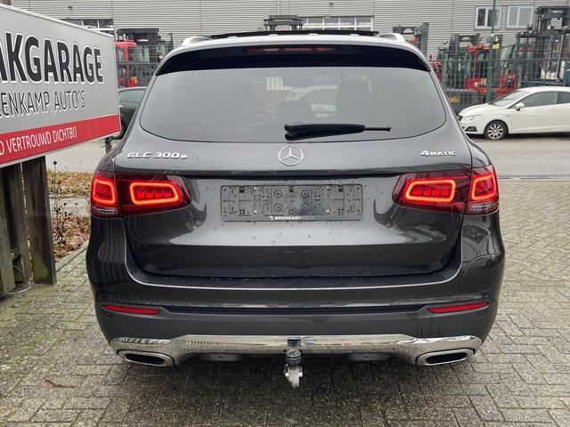 Mercedes-Benz GLC-KLASSE 300e 4MATIC 19"/Leder + massage + memory/Panoramadak/Dodehoek/Adaptieve cruise/Burmester/Matrix LED/Apple Carplay & Android Auto/Stoelverwarming/Elektrische klep