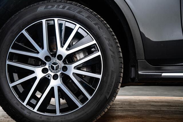 Mercedes-Benz GLC-KLASSE 300e 4MATIC Business Solution Panoramadak - Treeplanken - Head up - Burmester - Rijassistentiepakket plus - AIR BALANCE-pakket - Stoelverwarming voor - KEYLESS GO - Adaptieve grootlichtassistent plus -