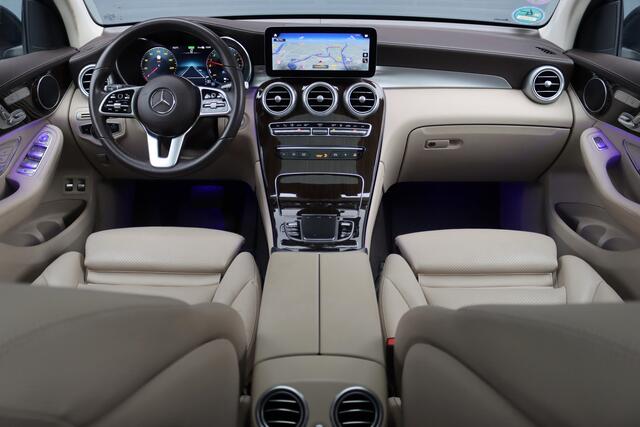 Mercedes-Benz GLC-KLASSE 300e 4MATIC Premium Plus | Distronic+ | Panoramadak | Memory | Leder | Trekhaak | Camera | Sfeerverlichting | Augmented Reality | Stoelverwarming |