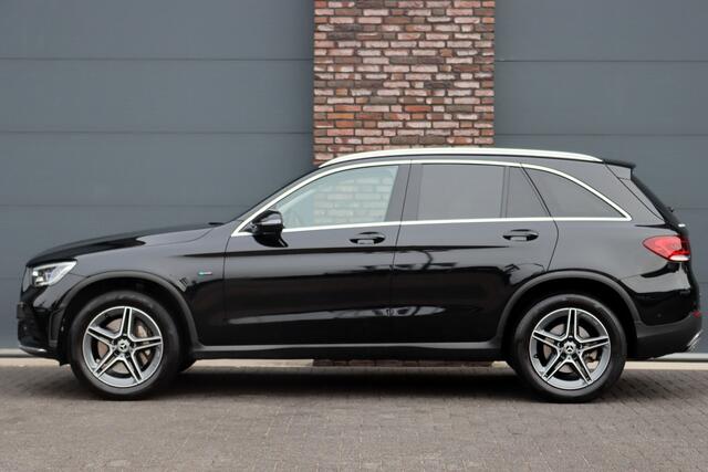 Mercedes-Benz GLC-KLASSE 300e 4MATIC Premium Plus | Distronic+ | Panoramadak | Memory | Leder | Trekhaak | Camera | Sfeerverlichting | Augmented Reality | Stoelverwarming |