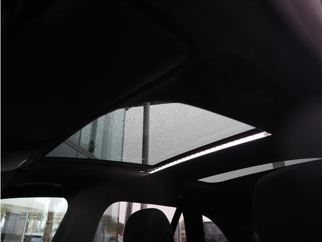 Mercedes-Benz GLC-KLASSE 300e 4MATIC Advantage | Panoramadak | LED | 360 camera | Automaat