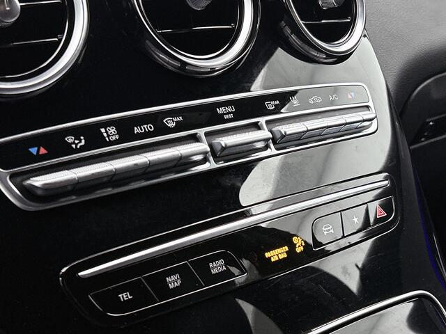 Mercedes-Benz GLC-KLASSE Coupé 300 e 4MATIC Business Solution AMG Achteruitrijcamera | Apple CarPlay | Treeplanken | Spoiler | Inclusief 24 maanden MB Certified garantie voor Europa.