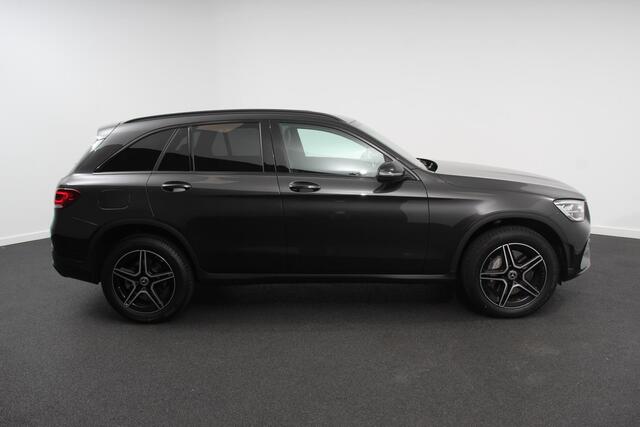Mercedes-Benz GLC-KLASSE 300e 4-MATIC Business AMG Night Pack | Full LED | Trekhaak | Navigatie | PDC | Camera | MBUX