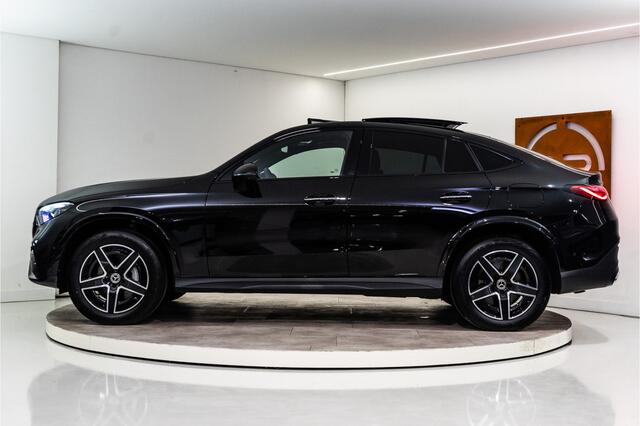 Mercedes-Benz GLC-KLASSE Coupé 400e 4MATIC AMG 381PK | Pano | Burmester | Sfeer | Carbon | Trekhaak | BOMVOL!