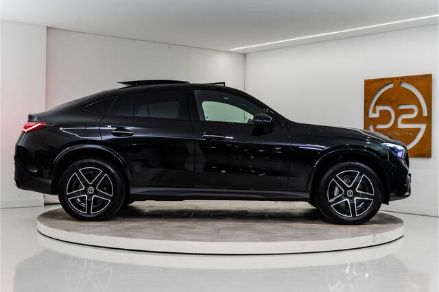 Mercedes-Benz GLC-KLASSE Coupé 400e 4MATIC AMG 381PK | Pano | Burmester | Sfeer | Carbon | Trekhaak | BOMVOL!