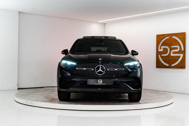 Mercedes-Benz GLC-KLASSE Coupé 400e 4MATIC AMG 381PK | Pano | Burmester | Sfeer | Carbon | Trekhaak | BOMVOL!