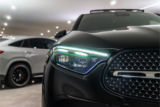 Mercedes-Benz GLC-KLASSE Coupé 400e 4MATIC AMG 381PK | Pano | Burmester | Sfeer | Carbon | Trekhaak | BOMVOL!