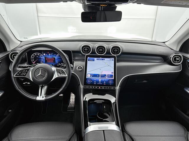 Mercedes-Benz GLC-KLASSE 300 e 4MATIC Luxury Line Lichtmetalen velgen | Navigatie | Parking support met camera achter | stuur verwarming |memory stoelen| Inclusief 24 maanden MB Certified garantie voor Europa.