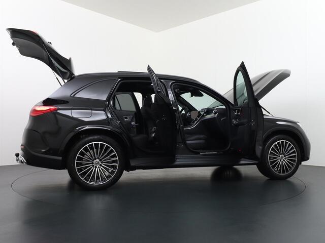 Mercedes-Benz GLC-KLASSE 300e 4MATIC Sport Edition | Massagestoelen Voorin | Luchtvering | Achterasbesturing | Distronic Cruise Control | Memorystoelen | Panorama - Schuifdak | Head-Up Display | Burmester Surround Sound