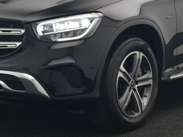 Mercedes-Benz GLC-KLASSE 300e 4MATIC Premium Plug In Hybrid 320pk Dealer O.H. PHEV | Trekhaak Af Fabriek | Panodak | Camera | Lederen Sportstoelen Verwarmd | Sfeerverlichting | Apple Carplay | Sidesteps | Navigatie | DAB |