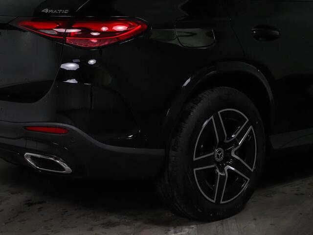 Mercedes-Benz GLC-KLASSE 300 e 4MATIC AMG Plug-In Hybride Edition AMG-Line | Panorama Schuif-Kanteldak | Alarm Klasse 3 | Trekhaak| Digital Licht | Night Pakket | Stuur en Stoelverwarming. Inclusief 24 maanden MB Certified garantie voor Europa.