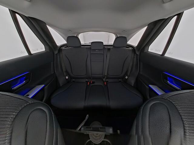 Mercedes-Benz GLC-KLASSE 300 e 4MATIC Plug-In Hybride Trekhaak | Avantgarde | Memory Voorstoelen | Stuur en Stoelverwarming | Sfeerverlichting | Parkeerpakket met achteruitcamera. Inclusief 24 maanden MB Certified garantie voor Europa.