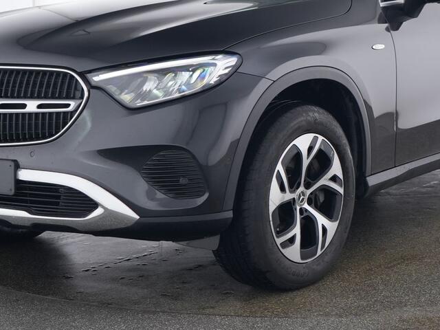 Mercedes-Benz GLC-KLASSE 300 e 4MATIC Plug-In Hybride Trekhaak | Avantgarde | Memory Voorstoelen | Stuur en Stoelverwarming | Sfeerverlichting | Parkeerpakket met achteruitcamera. Inclusief 24 maanden MB Certified garantie voor Europa.
