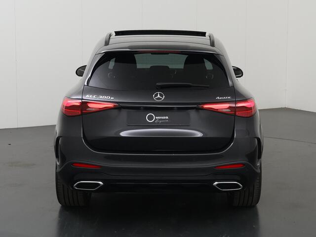 Mercedes-Benz GLC-KLASSE 300e 4MATIC Sport Edition | Panoramaschuifdak | Premium Plus | Night | Head-up | Rijassistentiepakket Plus | Trekhaak | Burmester |