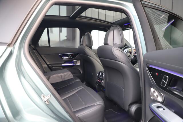 Mercedes-Benz GLC-KLASSE 300e AMG 4-Matic | 313PK | Luchtvering | Head-up | Achterasbesturing | Massage | Keyless-go | Burmester | Digital-light | Distronic+ | 2025.