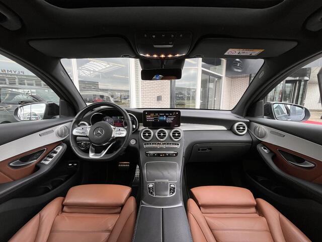 Mercedes-Benz GLC-KLASSE Coupé 300 e 4MATIC | Bruin leer | Schuifdak | AMG Burmester| Rijassistentie pakket| Trekhaak| Keyless Entry| 360 camera | Carplay| Multibeam LED| Sfeerverlichting| Stoelverwarming