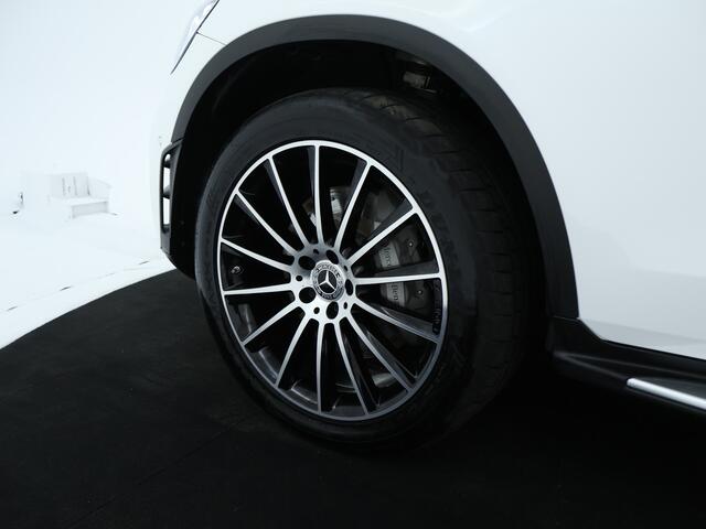 Mercedes-Benz GLC-KLASSE 300 e 4-MATIC AMG Nightpakket | Schuifdak | 360°-camera | Stoelverwarming voor en achter | Sfeerverlichting | Dodehoek Assistent | Inclusief 24 maanden Mercedes-Benz Certified garantie voor Europa.