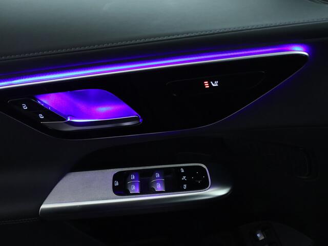 Mercedes-Benz GLC-KLASSE Coupé 300 e 4Matic AMG Plug-In Hybride | Trekhaak | Sfeerverlichting | Car Play | Parkeerpakket met Camera | Stuur en Stoelverwarming | Inclusief 24 maanden Mercedes-Benz Certified garantie voor Europa.