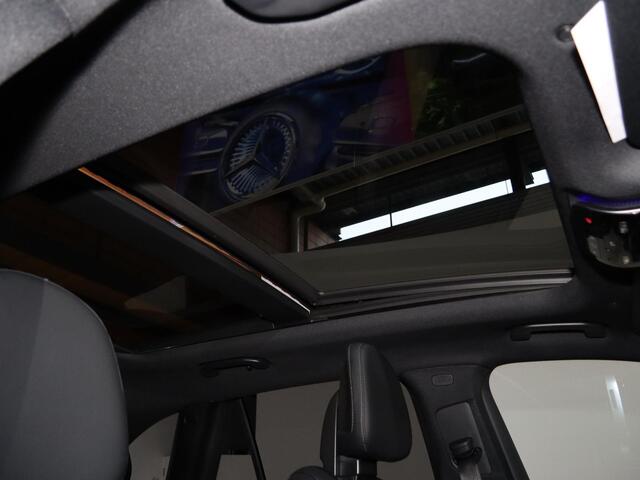 Mercedes-Benz GLC-KLASSE 300e 4MATIC Sport Edition | Panoramaschuifdak | Premium pakket | Nightpakket | 360° camera | Dodehoekassistent | DIGITAL LIGHT | Trekhaak |