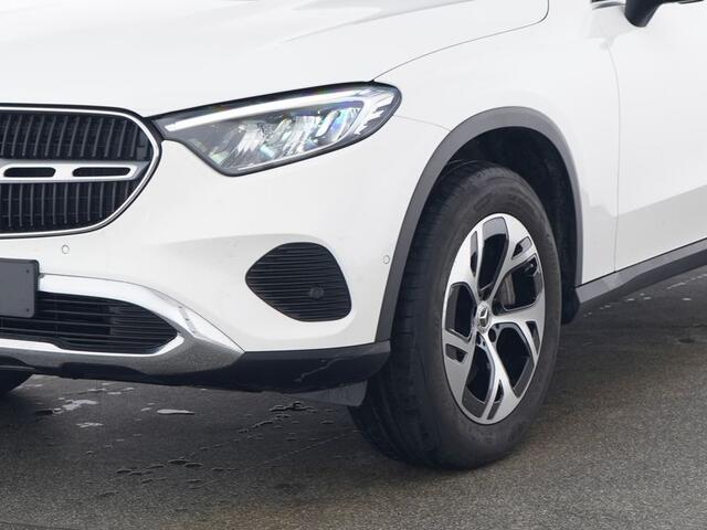 Mercedes-Benz GLC-KLASSE 300 e 4MATIC Plug-In Hybride Trekhaak | Panorama Schuif-Kanteldak | Sfeerverlichting | Memory Voorstoelen | Stuur en Stoelverwarming. Inclusief 24 maanden MB Certified garantie voor Europa.