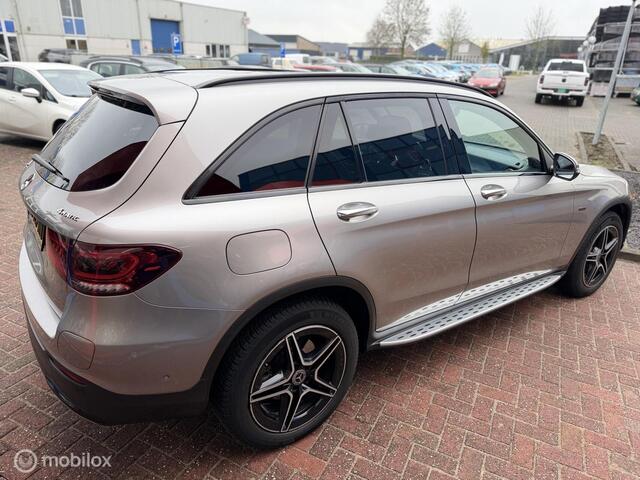Mercedes-Benz GLC-KLASSE 300e 4MATIC AMG BOMVOL OPTIES!