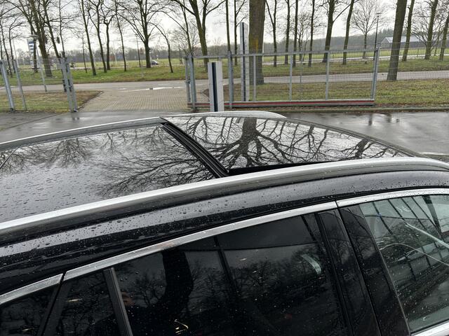 Mercedes-Benz GLC-KLASSE 300e AMG 4Matic // Panorama dak // Burmester // Memory // 360 Camera // 20 inch // Treeplanken // Sfeerverlichting // Keyless