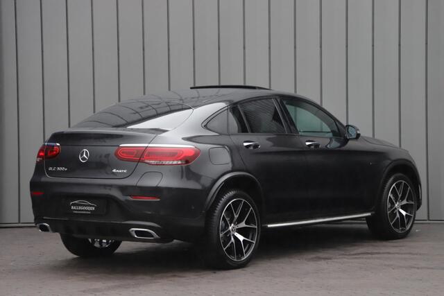 Mercedes-Benz GLC-KLASSE Coupé 300e AMG 4-Matic | 320PK | Schuifdak | Burmester | Keyless-go | Sfeerverlichting | Multibeam | Stoelverw. | NL-Auto | 2021.