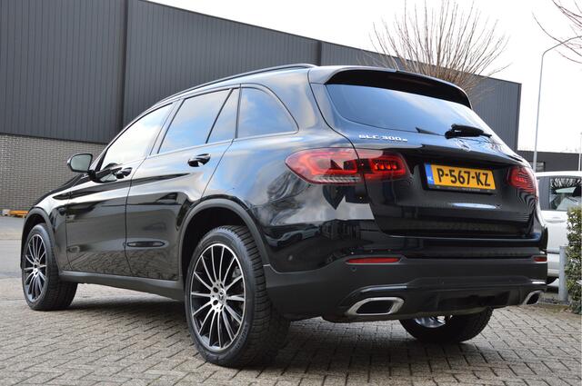 Mercedes-Benz GLC-KLASSE 300e 4MATIC AMG-LINE | NIGHT PAKKET | LED | PANORAMADAK | TREKHAAK | DAB | ENZ